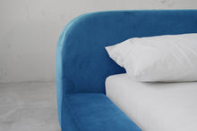 Load image into Gallery viewer, Spire Bed - Sun at Six
